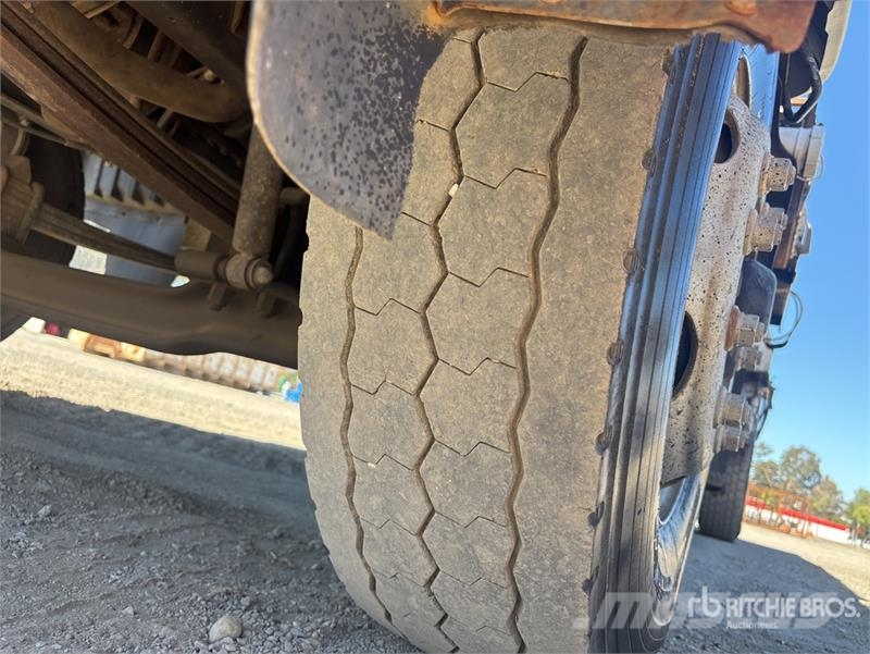 Nissan UD PK245 4x2 Asphalt Distributor Truck Цистерна