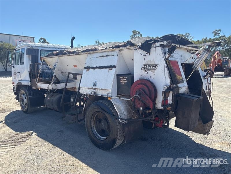 Nissan UD PK245 4x2 Asphalt Distributor Truck Цистерна