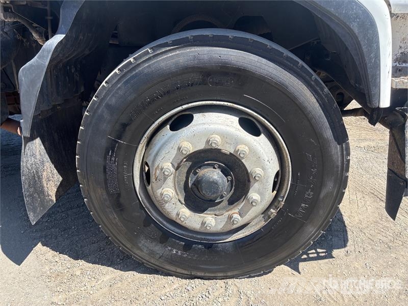 Nissan UD PK245 4x2 Asphalt Distributor Truck Цистерна
