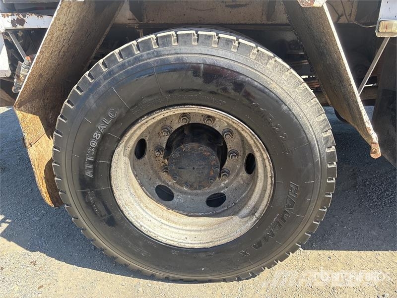 Nissan UD PK245 4x2 Asphalt Distributor Truck Цистерна