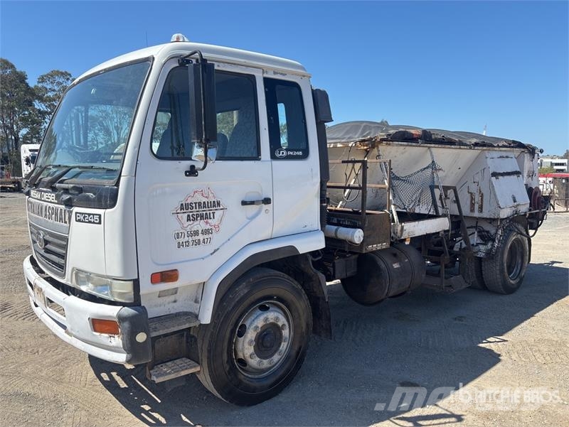 Nissan UD PK245 4x2 Asphalt Distributor Truck Цистерна