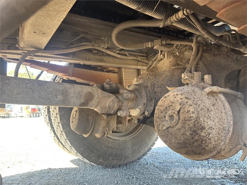 Nissan UD PK245 4x2 Asphalt Distributor Truck Цистерна