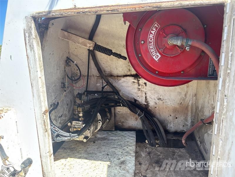 Nissan UD PK245 4x2 Asphalt Distributor Truck Цистерна