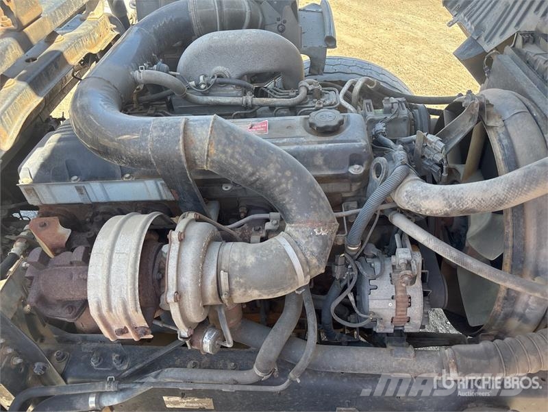 Nissan UD PK245 4x2 Asphalt Distributor Truck Цистерна