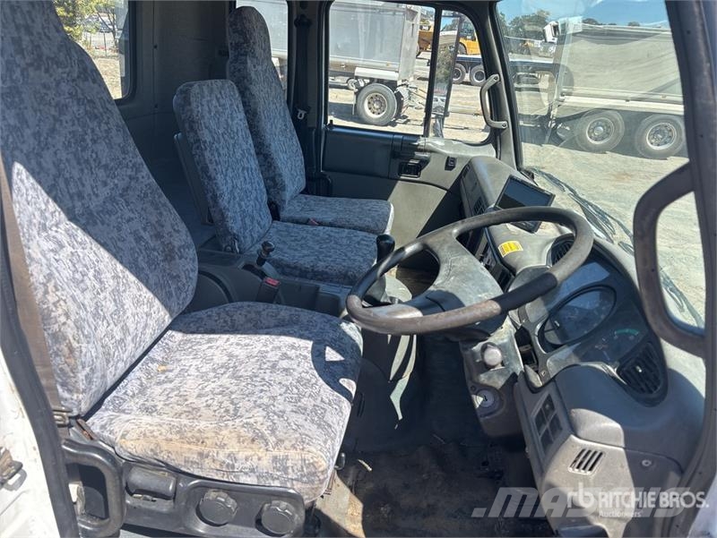 Nissan UD PK245 4x2 Asphalt Distributor Truck Цистерна