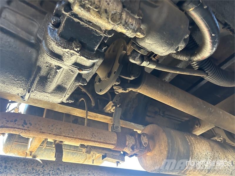 Nissan UD PK245 4x2 Asphalt Distributor Truck Цистерна