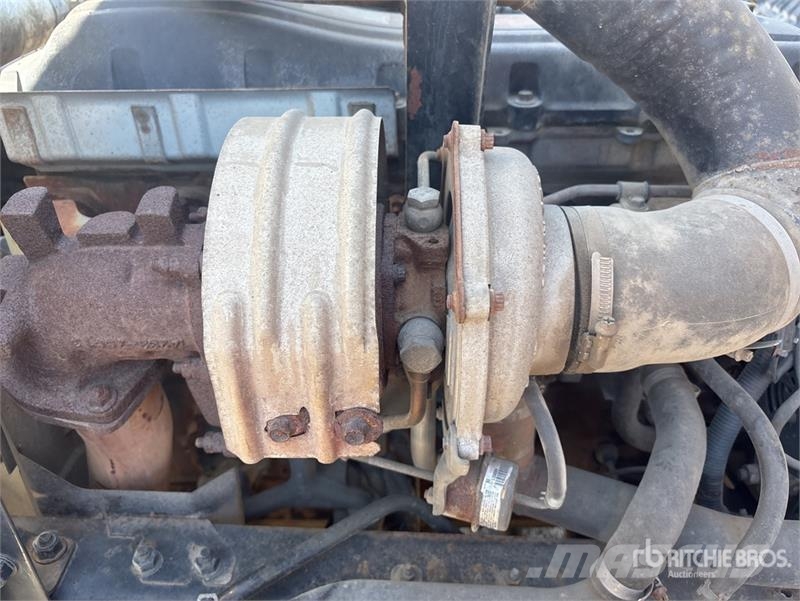 Nissan UD PK245 4x2 Asphalt Distributor Truck Цистерна