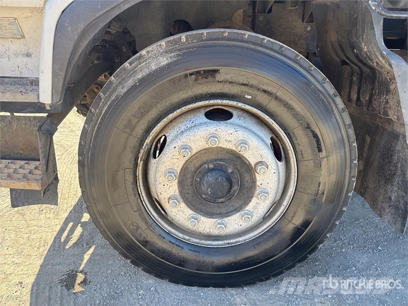 Nissan UD PK245 4x2 Asphalt Distributor Truck Цистерна