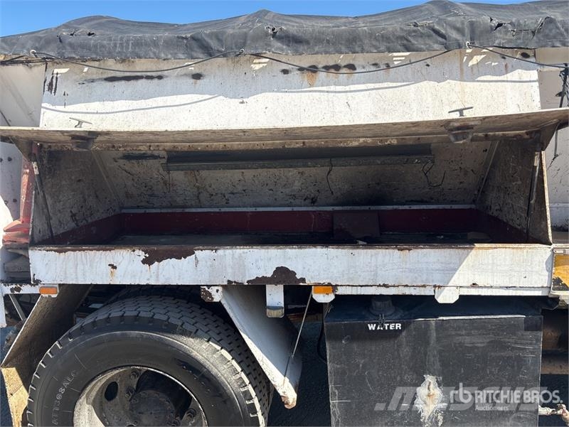 Nissan UD PK245 4x2 Asphalt Distributor Truck Цистерна