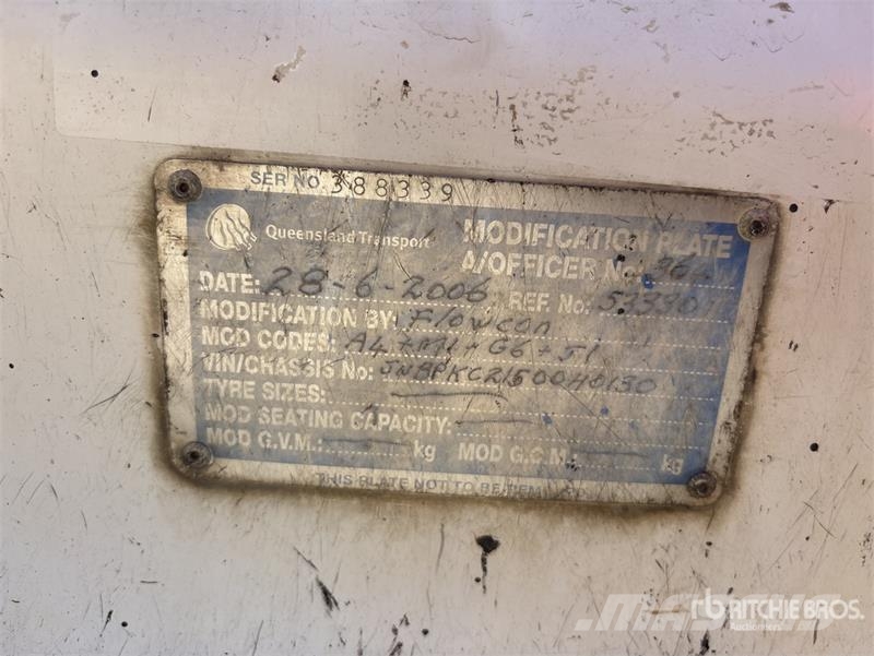 Nissan UD PK245 4x2 Asphalt Distributor Truck Цистерна