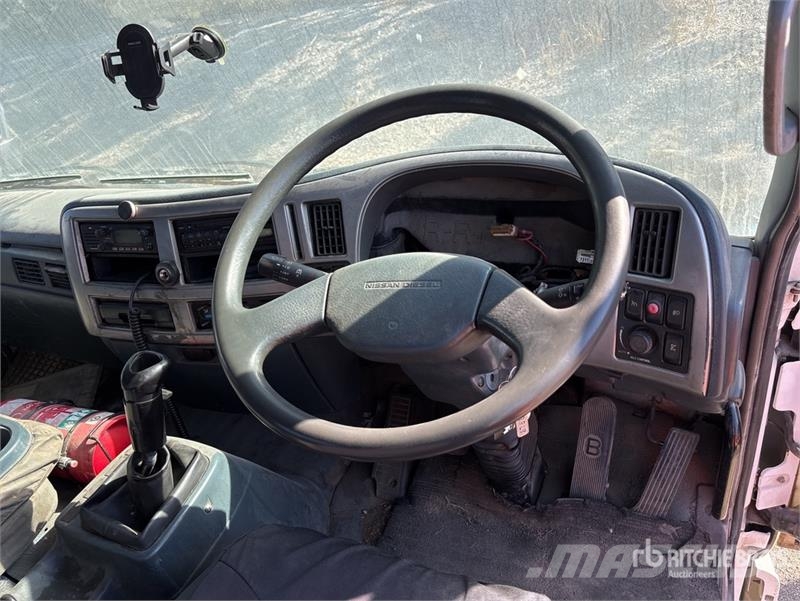 Nissan UD PK9 4x2 w/ 2014 Jurop PVT280 Vacuum Excavator T Paine-/imuautot