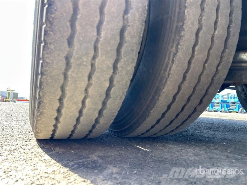  Nixon 6.1 m Bogie/A Curtain Side Trailer Remorca cu prelata