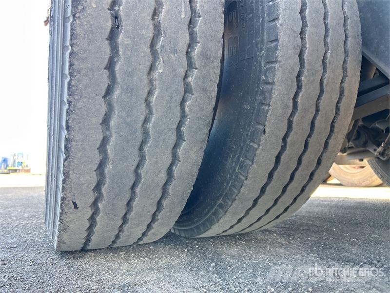  Nixon 6.1 m Bogie/A Curtain Side Trailer Remorca cu prelata