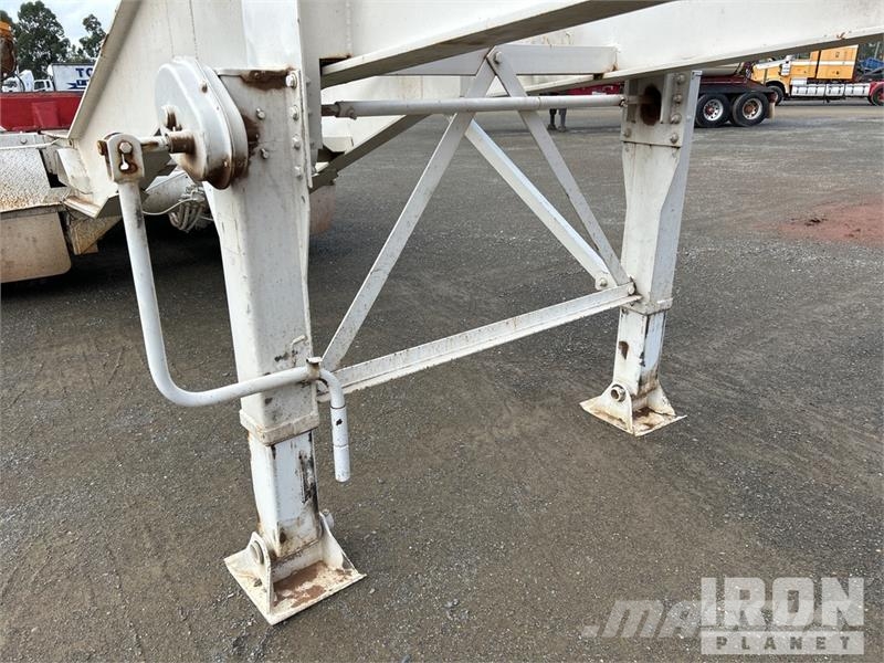  Plunkett 9.7 m Tri/A Log Trailer مقطورات أشجار
