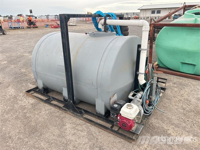 Polymaster 3000 L Slip-in Poly Water Tank Паливні та присадочні баки