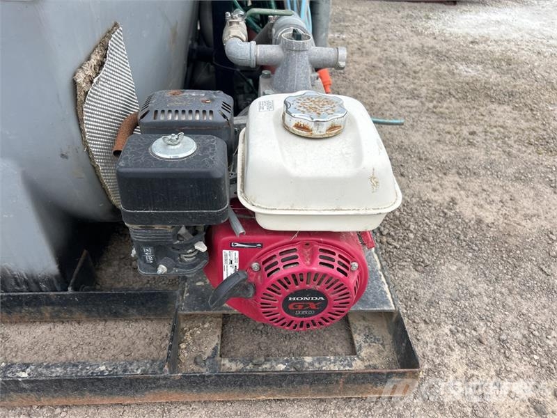 Polymaster 3000 L Slip-in Poly Water Tank Паливні та присадочні баки