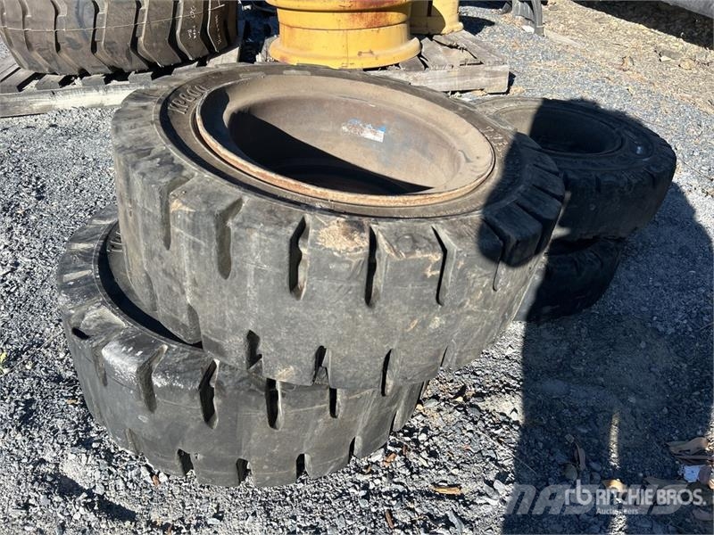 Quantity (2) 250/70-15. (2) - 6.50-10 Solid Forkl Tyres, wheels and rims
