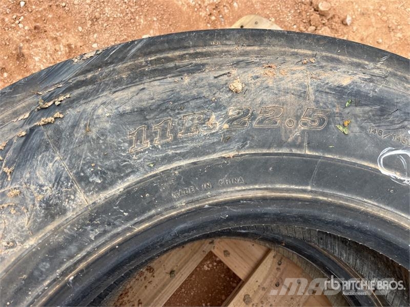 Quantity of (2) 11R22.5 Tires Tekerlekler