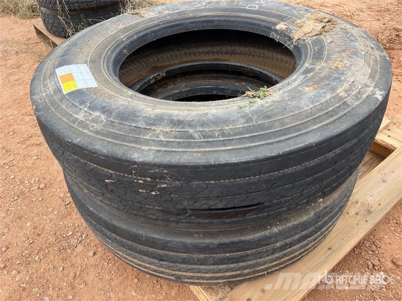 Quantity of (2) 11R22.5 Tires Tekerlekler