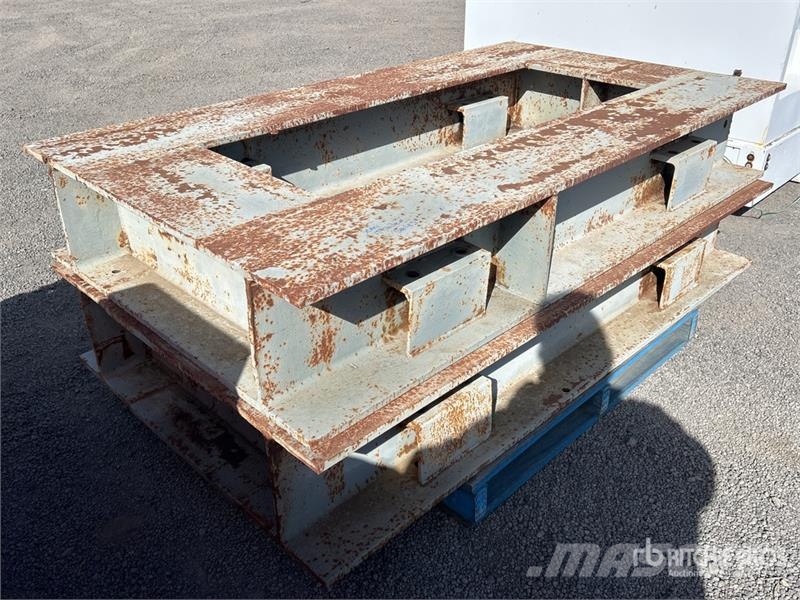  Quantity of (2) 2 m x 1.1 m Dolly Stands Other components