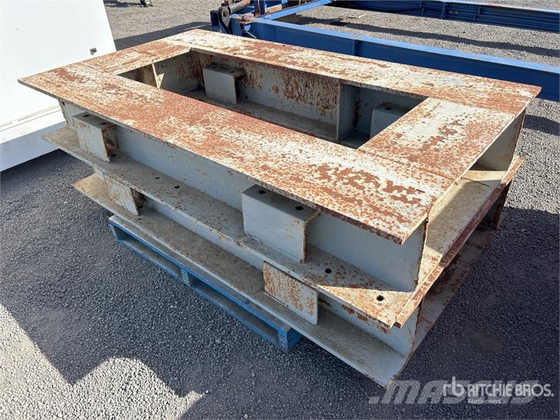  Quantity of (2) 2 m x 1.1 m Dolly Stands Other components