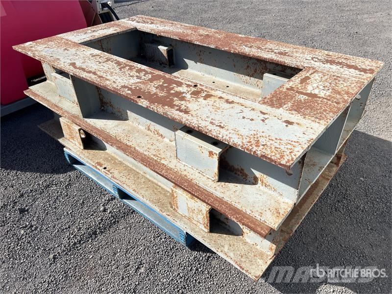  Quantity of (2) 2 m x 1.1 m Dolly Stands Other components