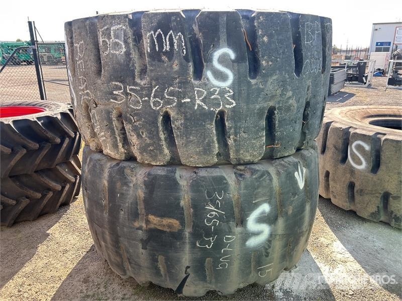 Quantity of (2) 35/65R33 Tires Gume, kolesa in platišča