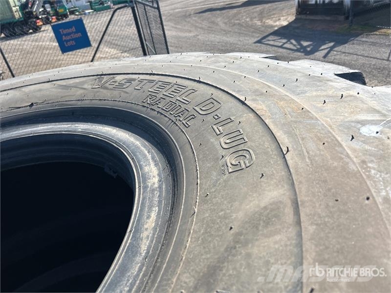 Quantity of (2) 35/65R33 Tires Gume, kolesa in platišča