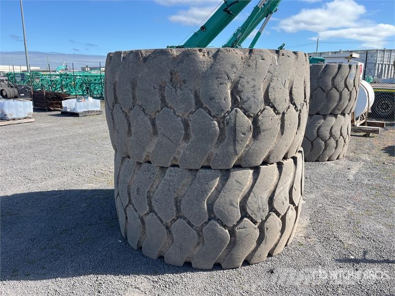 Quantity of (2) Bridgestone 35/65R33 Tires Gume, točkovi i felne
