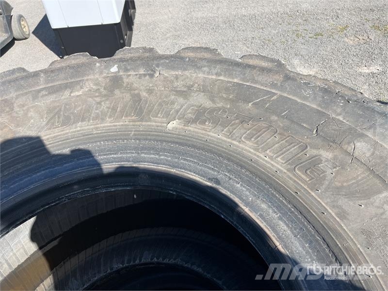Quantity of (2) Bridgestone 35/65R33 Tires Gume, točkovi i felne