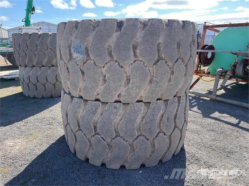 Quantity of (2) Bridgestone 35/65R33 Tires Gume, točkovi i felne