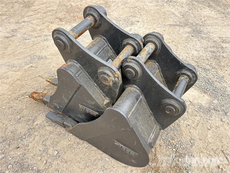 Quantity of (2) Roo Q/C 300 & 400 mm Digging Excav Kopad