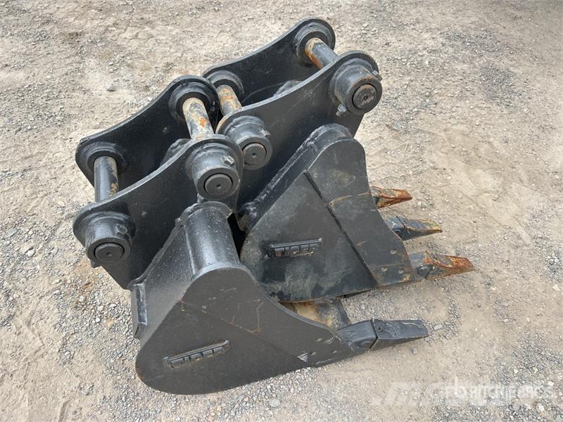 Quantity of (2) Roo Q/C 300 & 400 mm Digging Excav Kopad