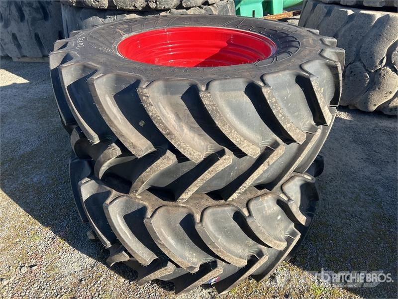 Quantity of (2) Tires Gume, točkovi i felne