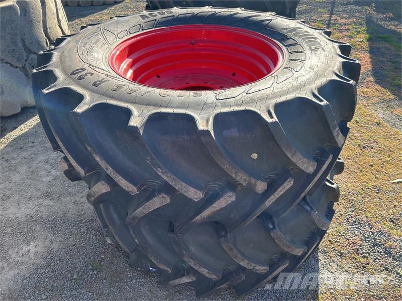 Quantity of (2) Tires Gume, točkovi i felne