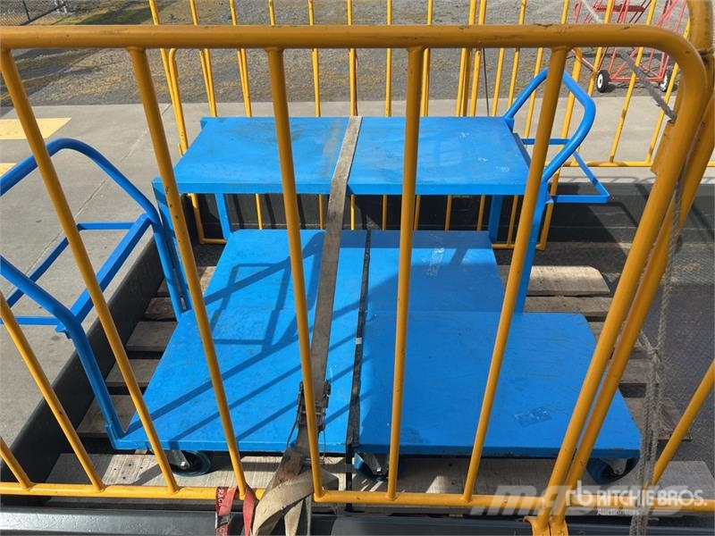Quantity of 2 Trolleys مكونات أخرى