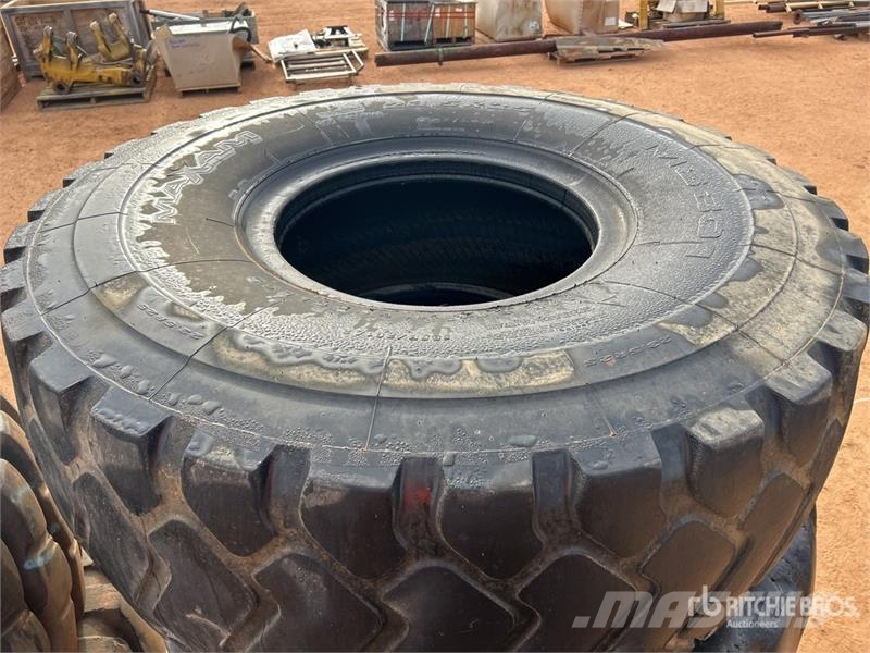 Quantity of (3) 23.5R25 Tires Opony, koła i felgi