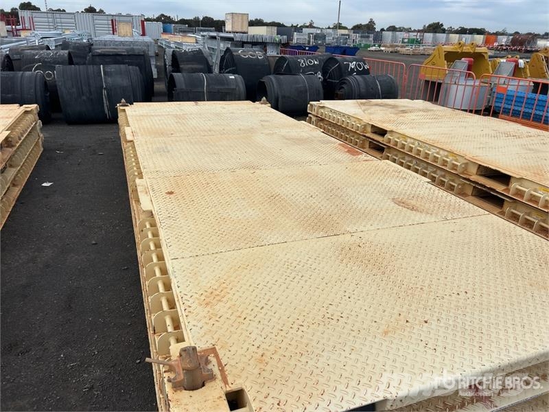 Quantity of (3) CSC 5800 mm x 2300 mm Container M Farm machinery