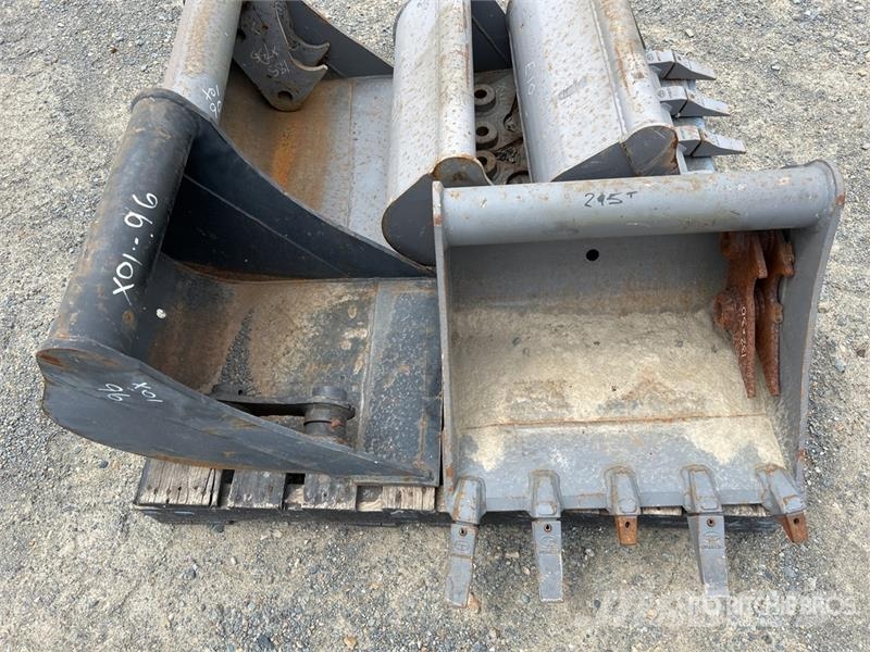  Quantity of (3) Digging & (2) Cleanup Excavator Bu Buckets
