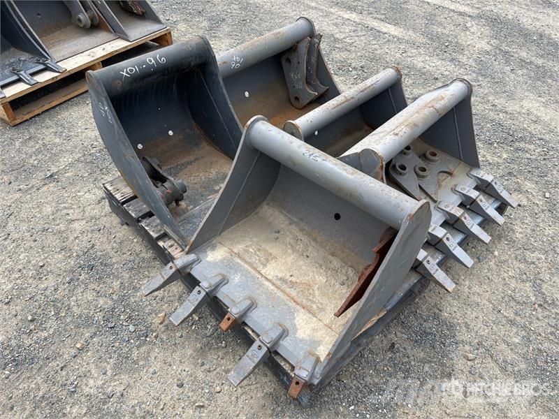  Quantity of (3) Digging & (2) Cleanup Excavator Bu Buckets