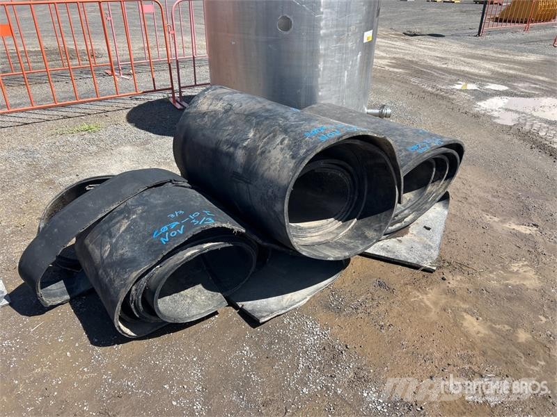  Quantity of (3) Miscellaneous Rubber مكونات أخرى