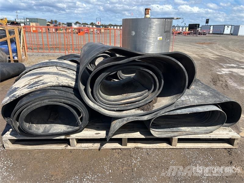  Quantity of (3) Miscellaneous Rubber مكونات أخرى