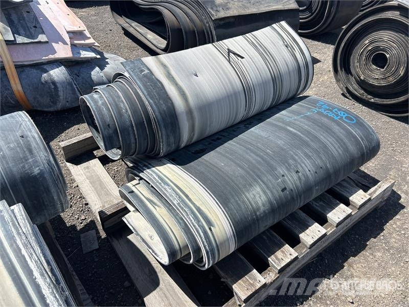 Quantity of (3) Rubber Andere Zubehörteile