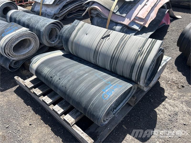Quantity of (3) Rubber Andere Zubehörteile