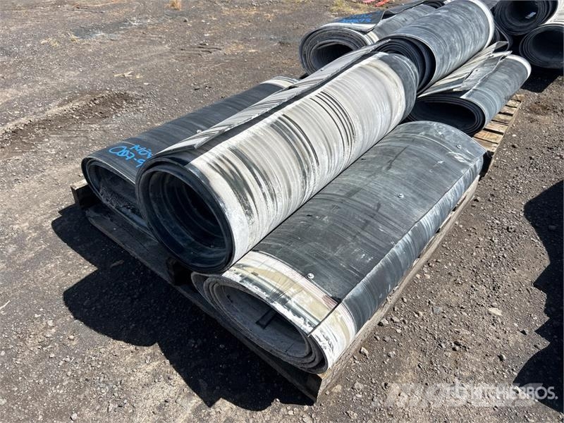 Quantity of (3) Rubber Andere Zubehörteile