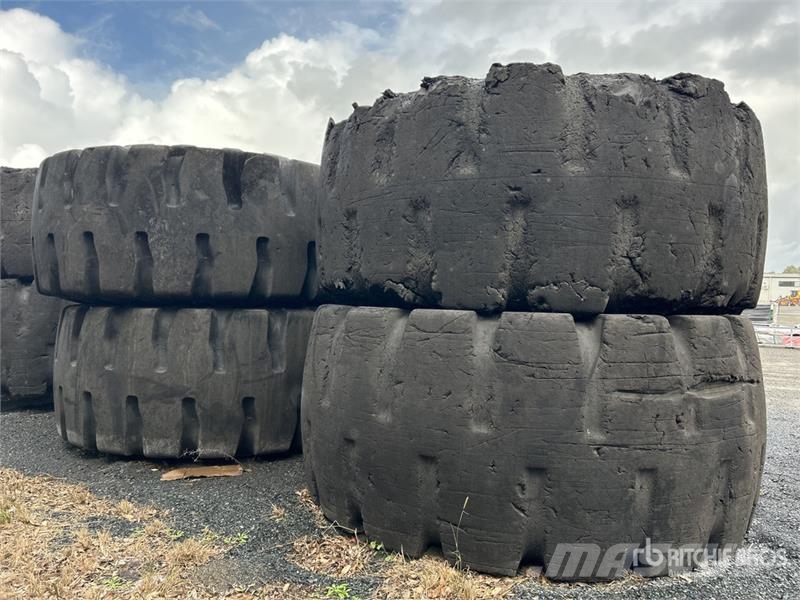 Quantity of (4) 45/65-45 Tyres - Fits Komatsu WA80 Колеса