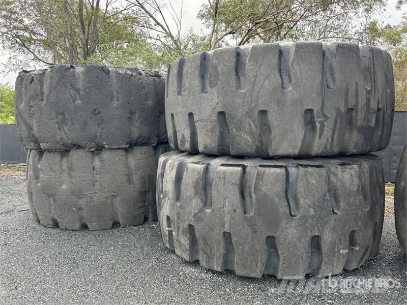 Quantity of (4) 45/65-45 Tyres - Fits Komatsu WA80 Колеса