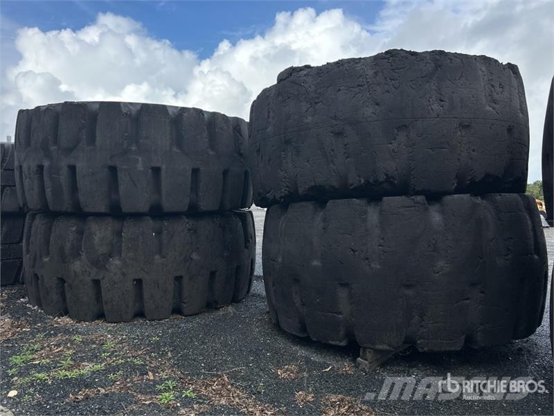Quantity of (4) 45/65-45 Tyres - Fits Komatsu WA80 Колеса