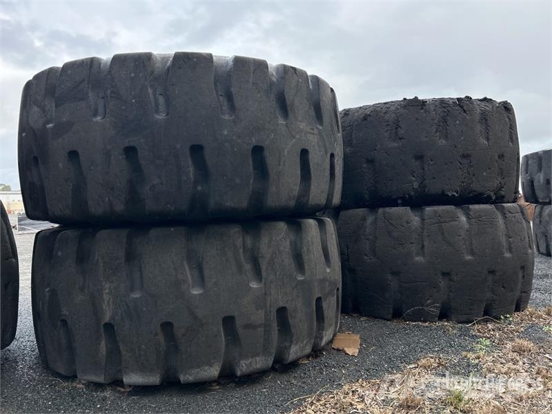 Quantity of (4) 45/65-45 Tyres - Fits Komatsu WA80 Колеса