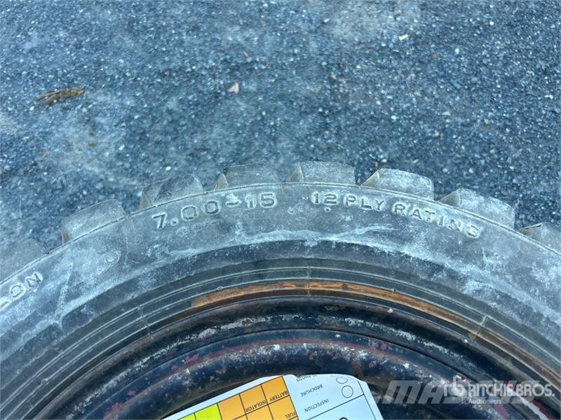 Quantity of (4) 7.00-15 Wheels Gume, točkovi i felne